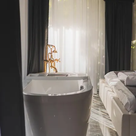 The Hidden Bank: Silver Bullet Apartament