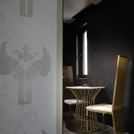 The Hidden Bank: Silver Bullet Apartament *