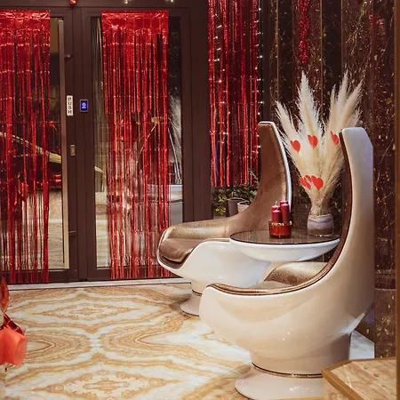 The Hidden Bank: Silver Bullet Apartament