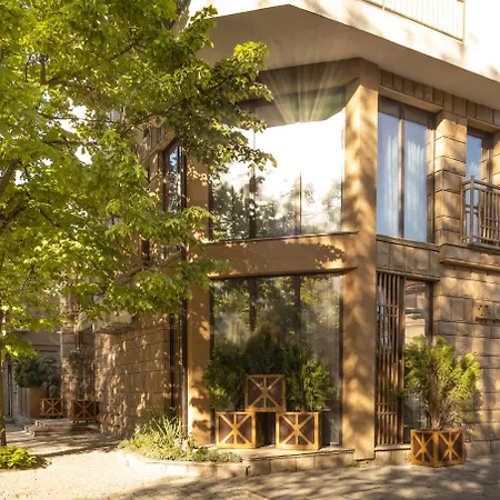 The Hidden Bank: Silver Bullet Appartement *